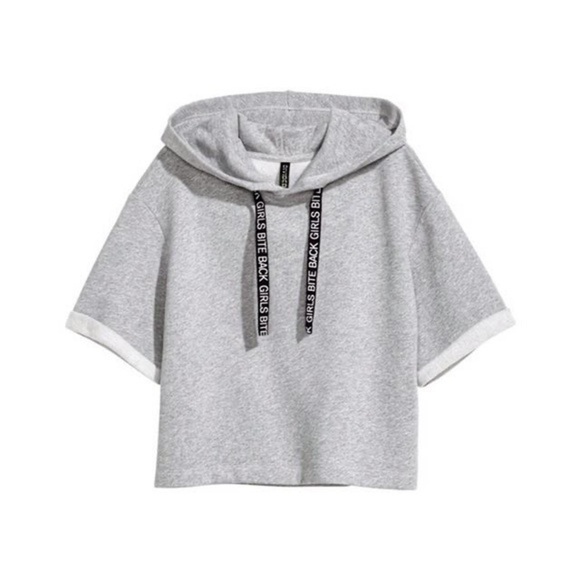 🏷️ 4/$25 H&M Grey Crop Hooded Sweater Short Sleeve Top - Picture 2 of 8